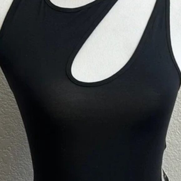 Lululemon Cut Out Tank Sz 0 Black - Picture 2 of 3